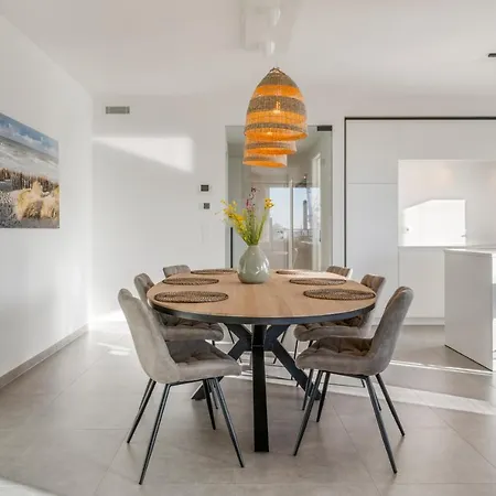 Apartment Ensor Tower - Adembenemend App In Trendy Stadswijk